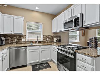 1032 Ne PALMBLAD Dr, Gresham, OR 97030