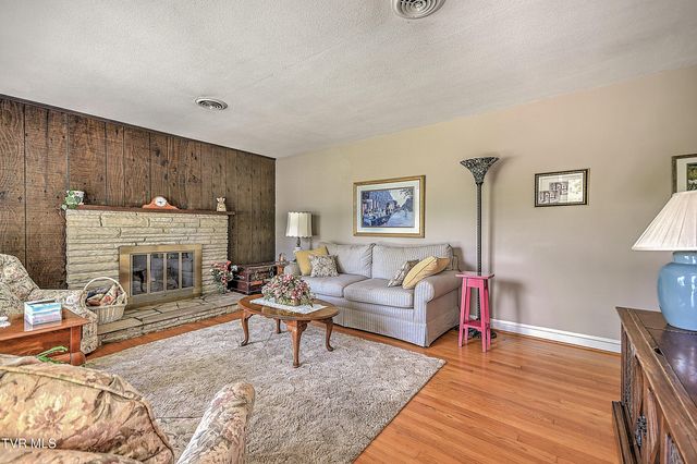 128 Hilltop Drive, Bristol, VA 24202