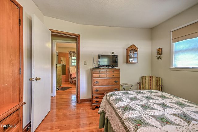 128 Hilltop Drive, Bristol, VA 24202