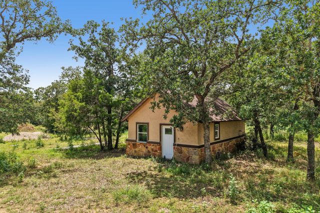 499 Bridgestone CT, Lockhart, TX 78644