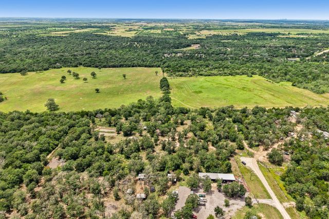 499 Bridgestone CT, Lockhart, TX 78644