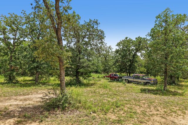 499 Bridgestone CT, Lockhart, TX 78644