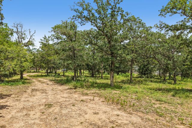 499 Bridgestone CT, Lockhart, TX 78644