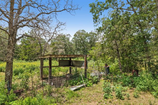 499 Bridgestone CT, Lockhart, TX 78644
