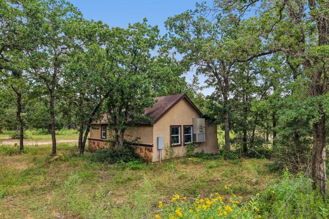 499 Bridgestone CT, Lockhart, TX 78644