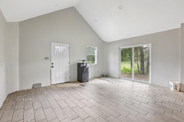 499 Bridgestone CT, Lockhart, TX 78644