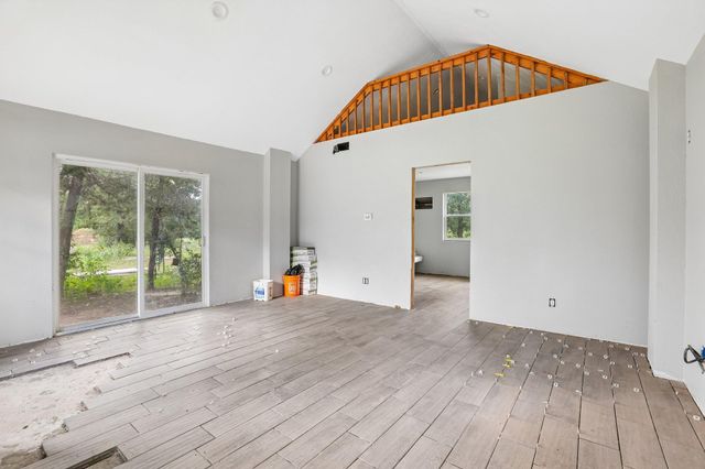 499 Bridgestone CT, Lockhart, TX 78644
