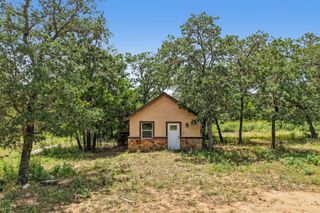 499 Bridgestone CT, Lockhart, TX 78644