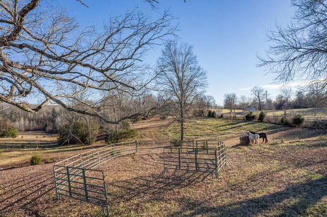 2380 Beasley Ln, Columbia, TN 38401