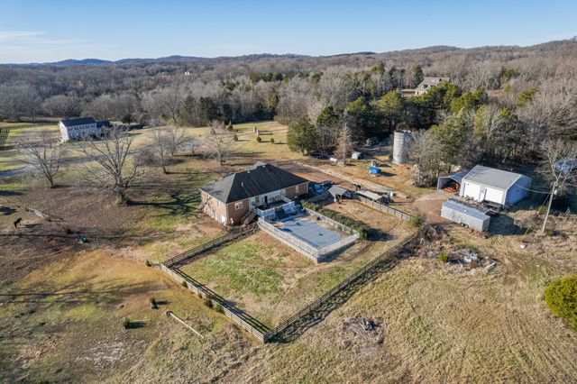 2380 Beasley Ln, Columbia, TN 38401