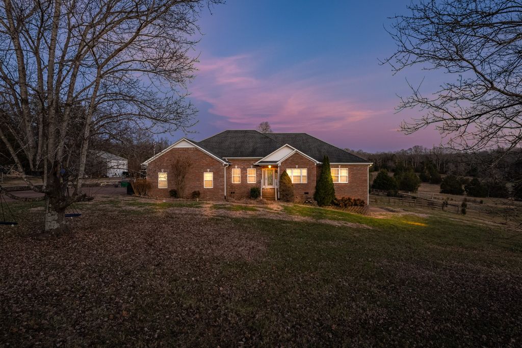 2380 Beasley Ln, Columbia, TN 38401