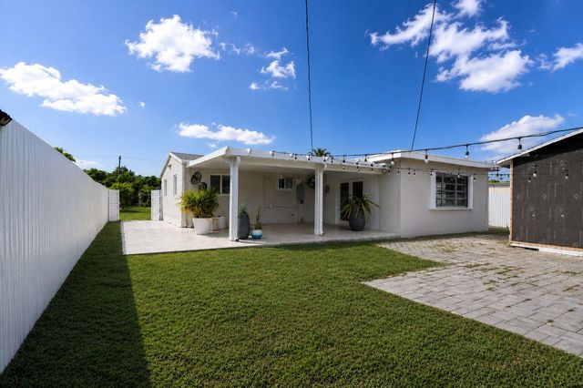 511 N 69th Way, Hollywood, FL 33024