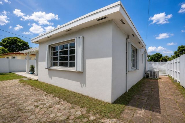 511 N 69th Way, Hollywood, FL 33024