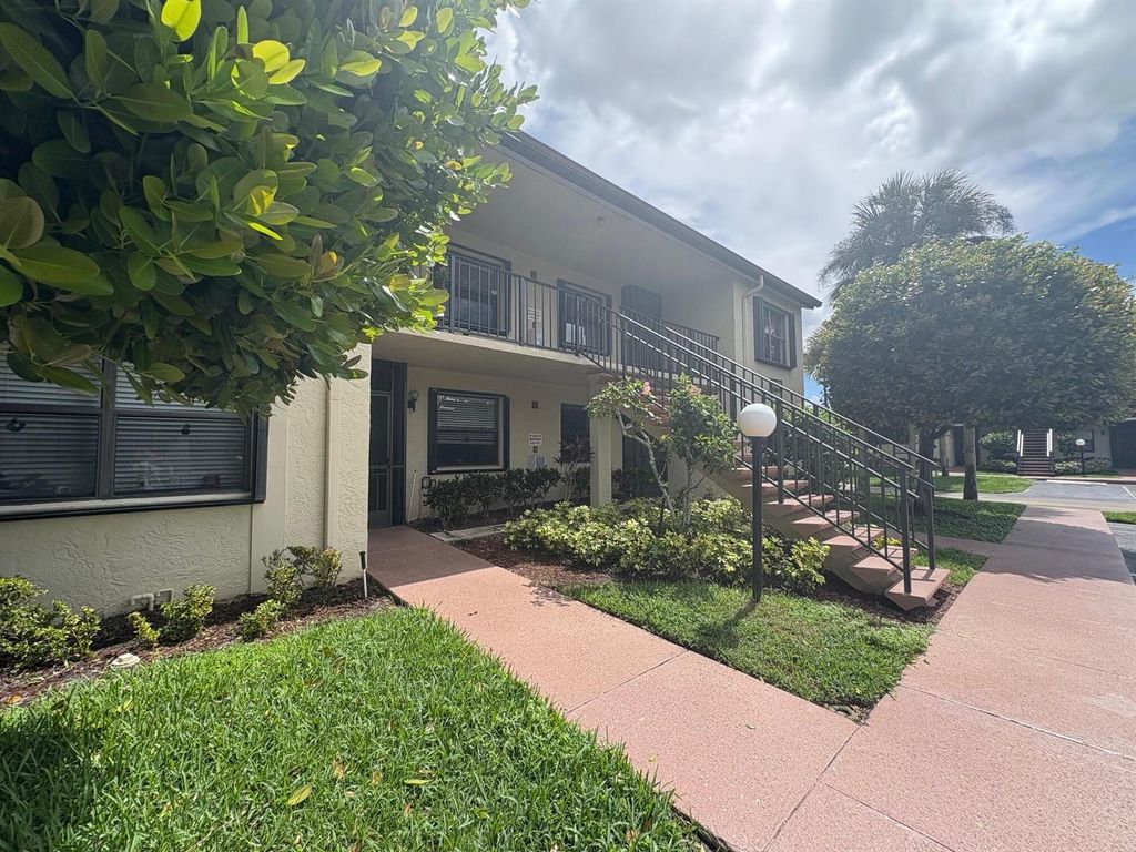 7831 Willow Spring Drive 526, Lake Worth, FL 33467