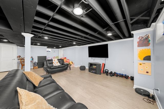 10429 S Keeler Avenue, Oak Lawn, IL 60453