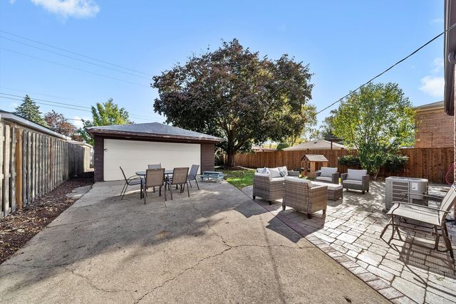 10429 S Keeler Avenue, Oak Lawn, IL 60453