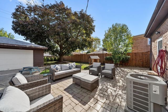 10429 S Keeler Avenue, Oak Lawn, IL 60453