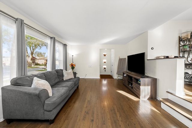 10429 S Keeler Avenue, Oak Lawn, IL 60453