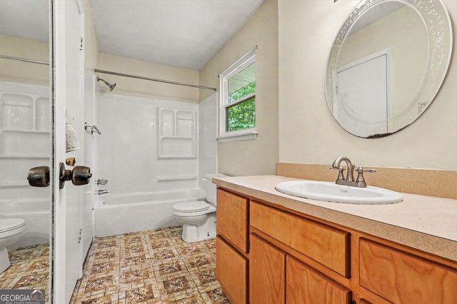 1136 Creekdale Drive, Clarkston, GA 30021