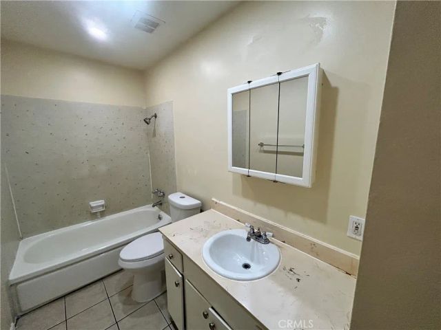 737 E 5th 12, Long Beach, CA 90802