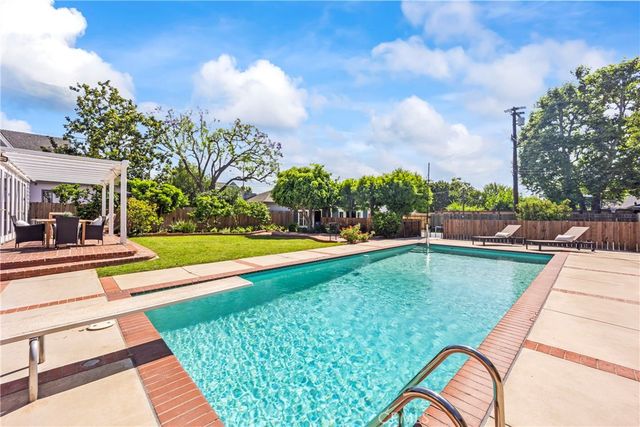 3939 Pacific, Long Beach, CA 90807