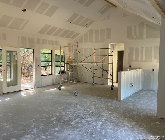 1595 Rocky Ridge Loop, Canyon Lake, TX 78133