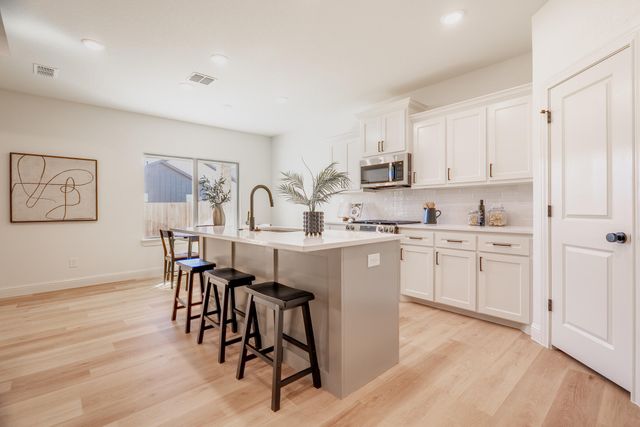 703 E 14th Street, Wolfforth, TX 79382