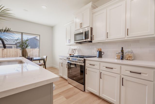 703 E 14th Street, Wolfforth, TX 79382