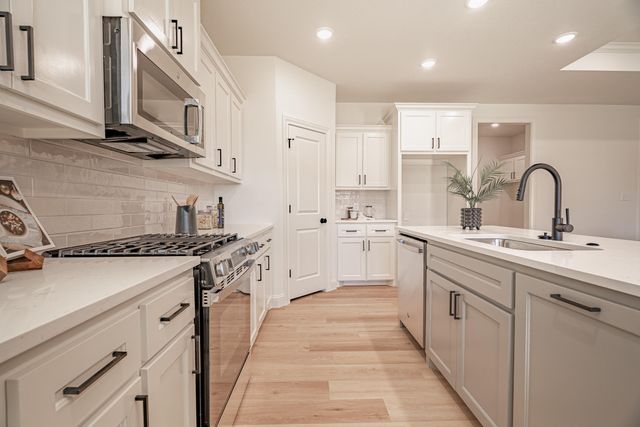 703 E 14th Street, Wolfforth, TX 79382