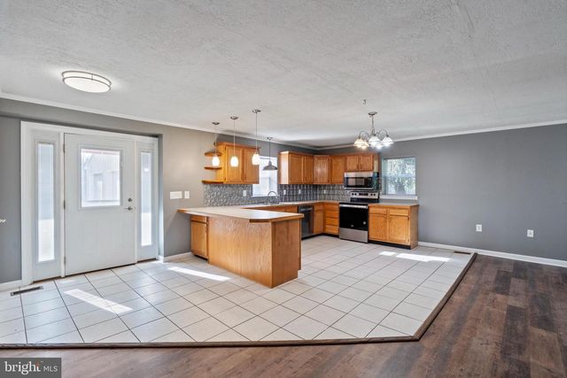 2530 TREE TOP LN, Seven Valleys, PA 17360