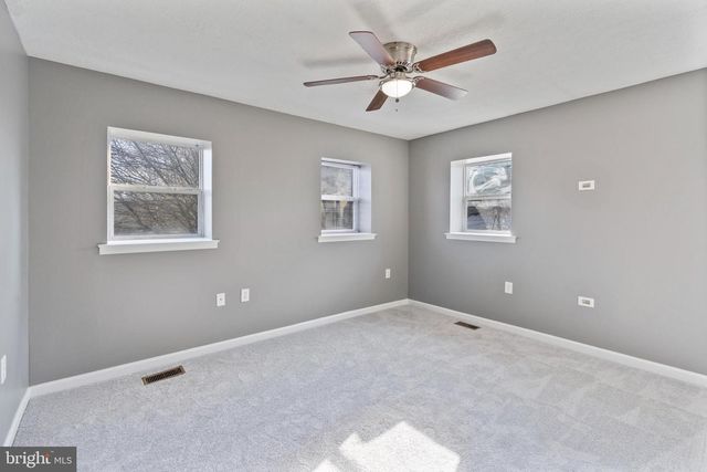 2530 TREE TOP LN, Seven Valleys, PA 17360