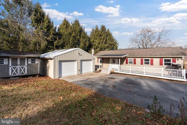 2530 TREE TOP LN, Seven Valleys, PA 17360