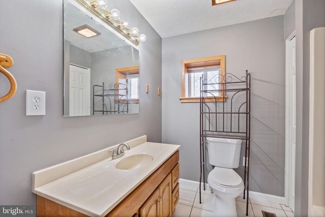 2530 TREE TOP LN, Seven Valleys, PA 17360