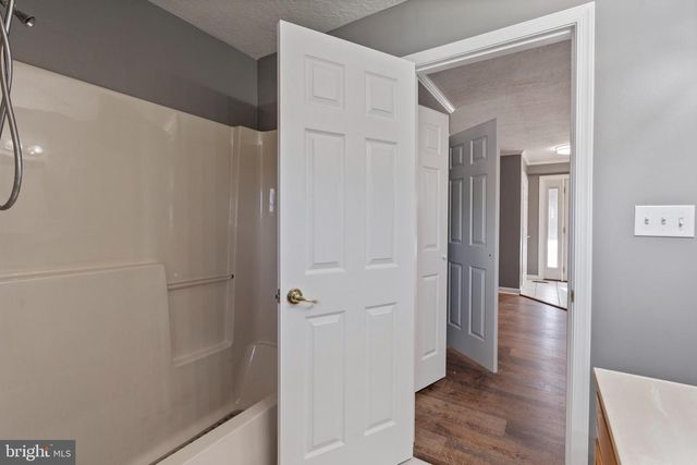 2530 TREE TOP LN, Seven Valleys, PA 17360