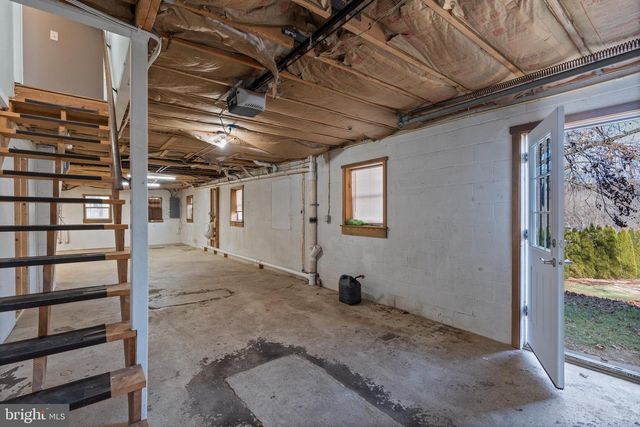 2530 TREE TOP LN, Seven Valleys, PA 17360