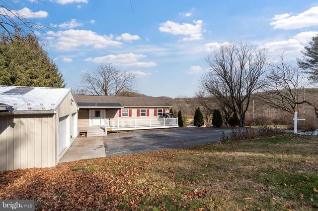 2530 TREE TOP LN, Seven Valleys, PA 17360
