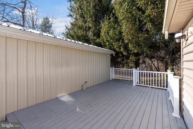 2530 TREE TOP LN, Seven Valleys, PA 17360