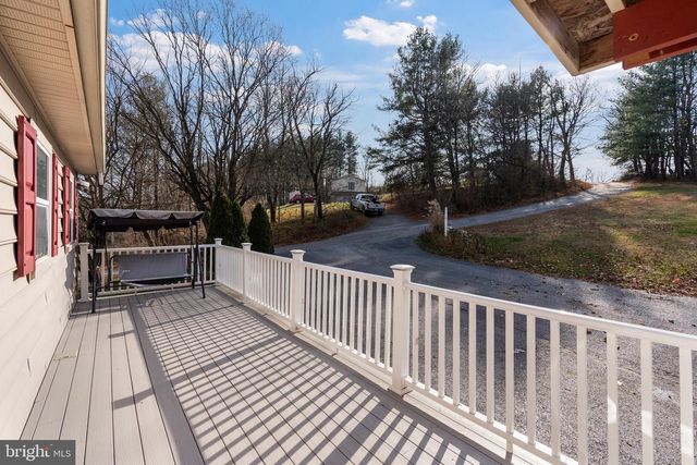 2530 TREE TOP LN, Seven Valleys, PA 17360