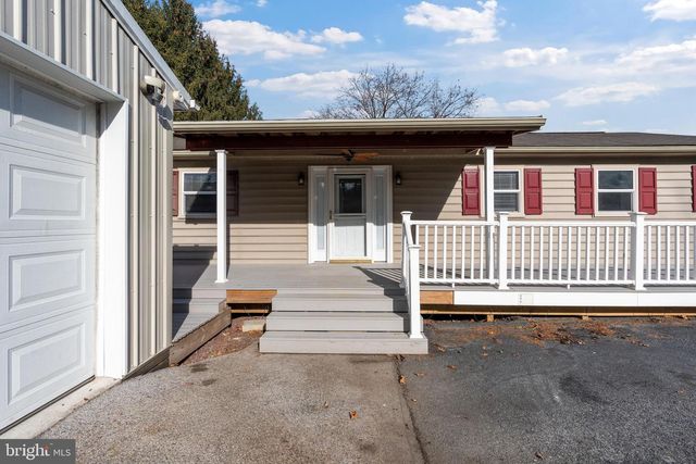 2530 TREE TOP LN, Seven Valleys, PA 17360