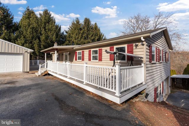 2530 TREE TOP LN, Seven Valleys, PA 17360