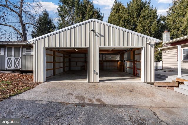 2530 TREE TOP LN, Seven Valleys, PA 17360