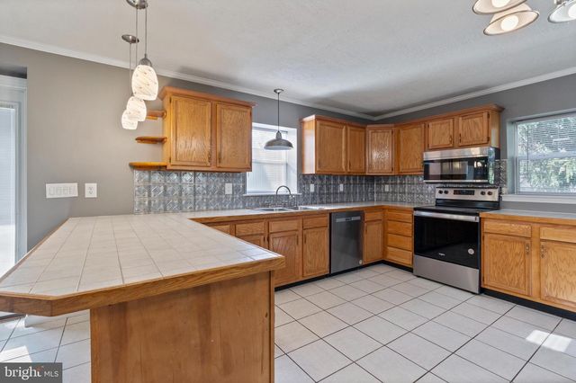 2530 TREE TOP LN, Seven Valleys, PA 17360