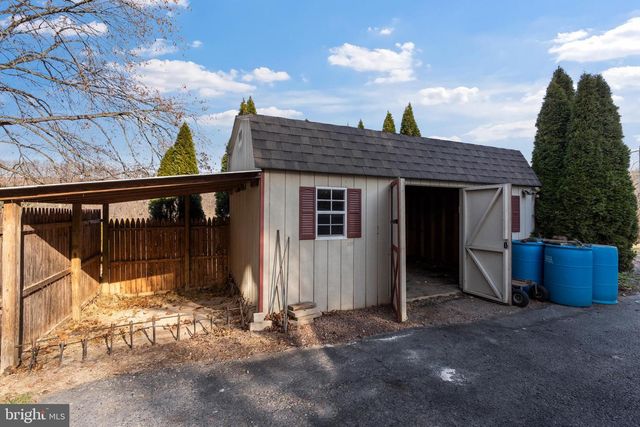 2530 TREE TOP LN, Seven Valleys, PA 17360