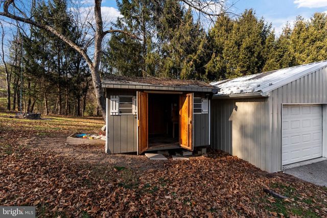 2530 TREE TOP LN, Seven Valleys, PA 17360