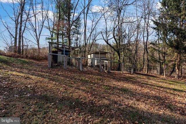 2530 TREE TOP LN, Seven Valleys, PA 17360