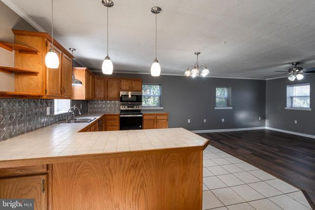 2530 TREE TOP LN, Seven Valleys, PA 17360