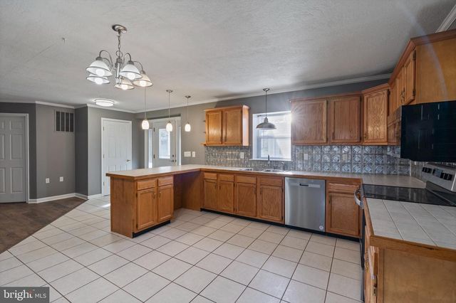 2530 TREE TOP LN, Seven Valleys, PA 17360