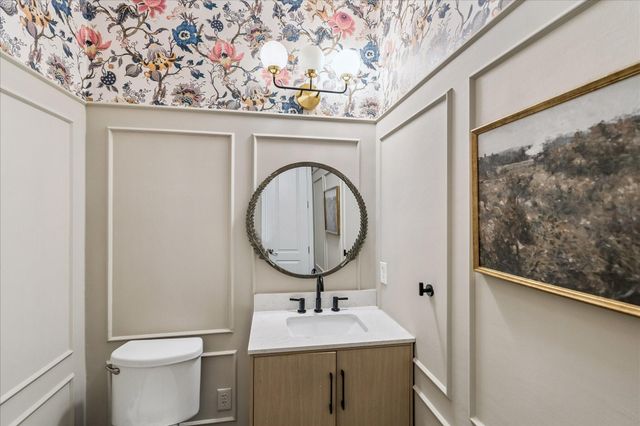 1113 W 18th Street B, Houston, TX 77008