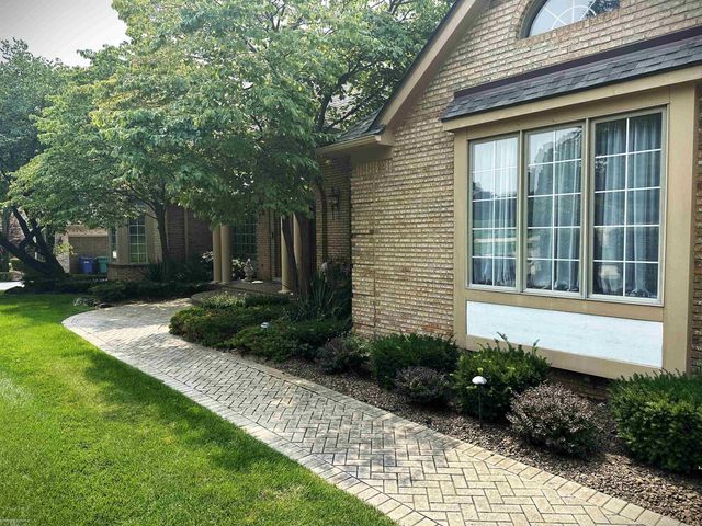 5500 Crystal Creek Lane, Washington Twp, MI 48094