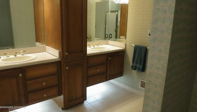 5500 Crystal Creek Lane, Washington Twp, MI 48094